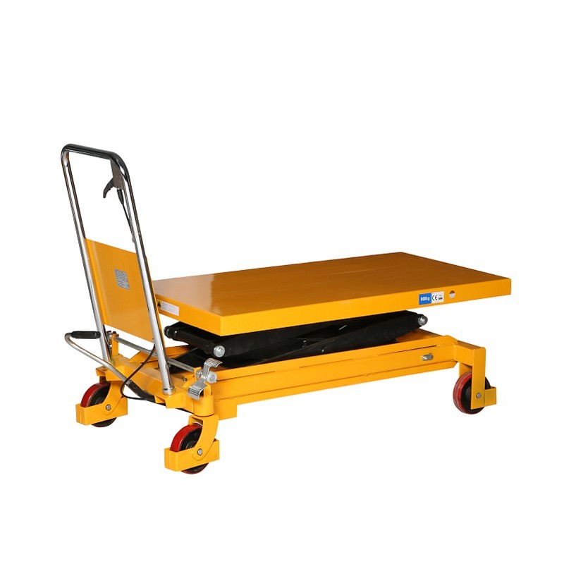 Vista desde 3/4 de la mesa elevadora 800kg plataforma baja 1220x610mm