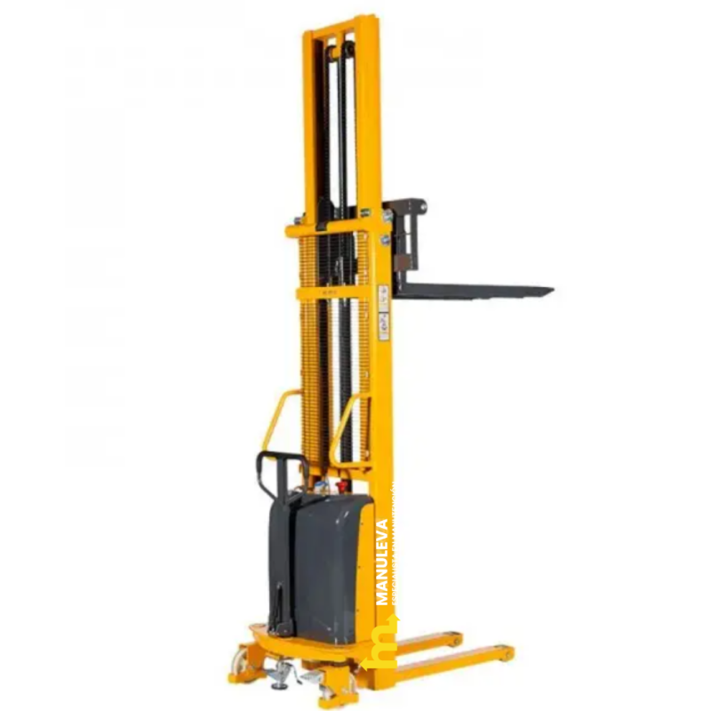 Vista desde 3/4 del apilador semi eléctrico 1500kg horquillas medio-altas