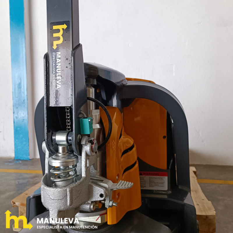 Vista delantera de la bomba hidráulica de la transpaleta eléctrica 1500kg