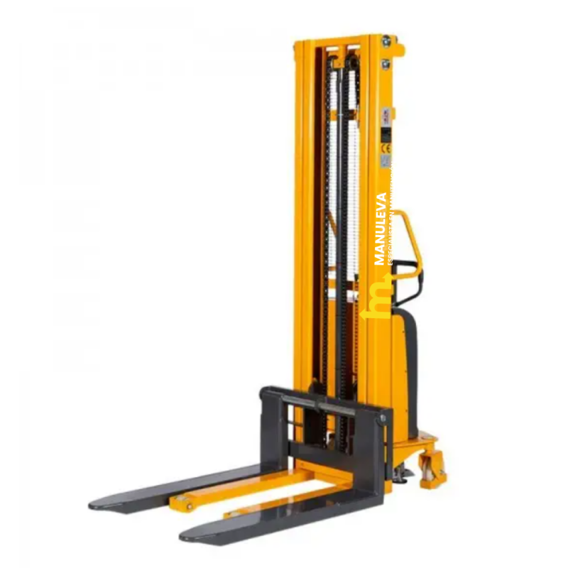 Apilador semi-eléctrico 1500 Kg 3000mm vista trasera desde 3/4