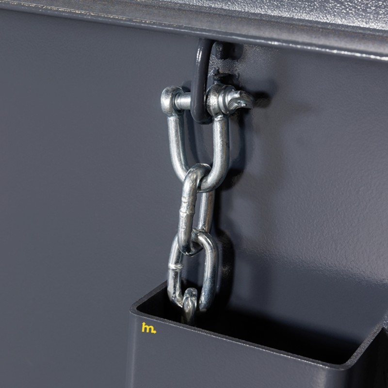 Zoom en cadena de seguridad de la tolva con descarga inferior 800l