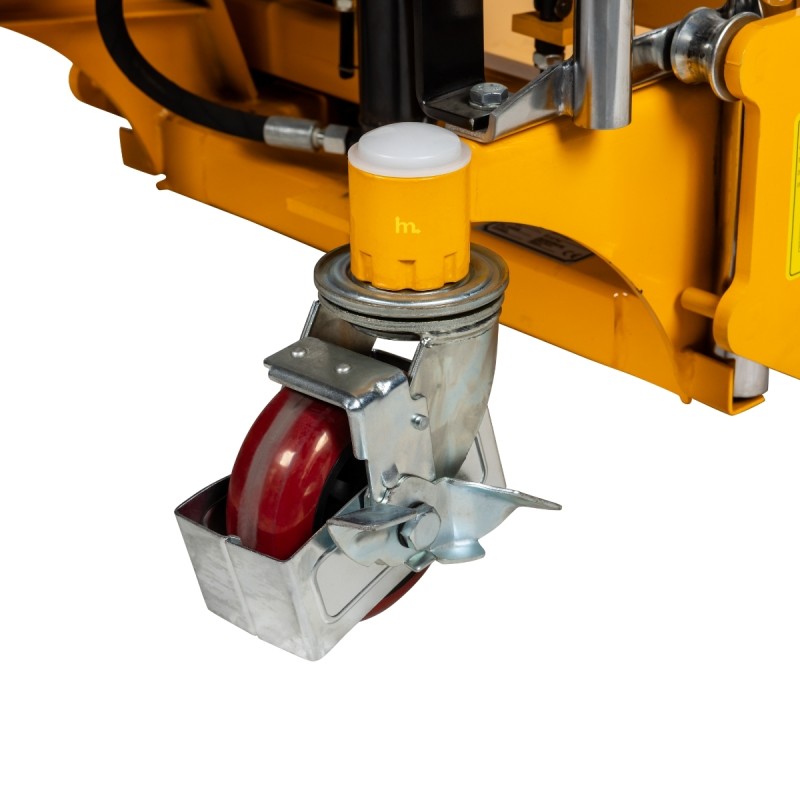 Zoom en la rueda directriz con freno del apilador semi eléctrico 1500mm 400kg