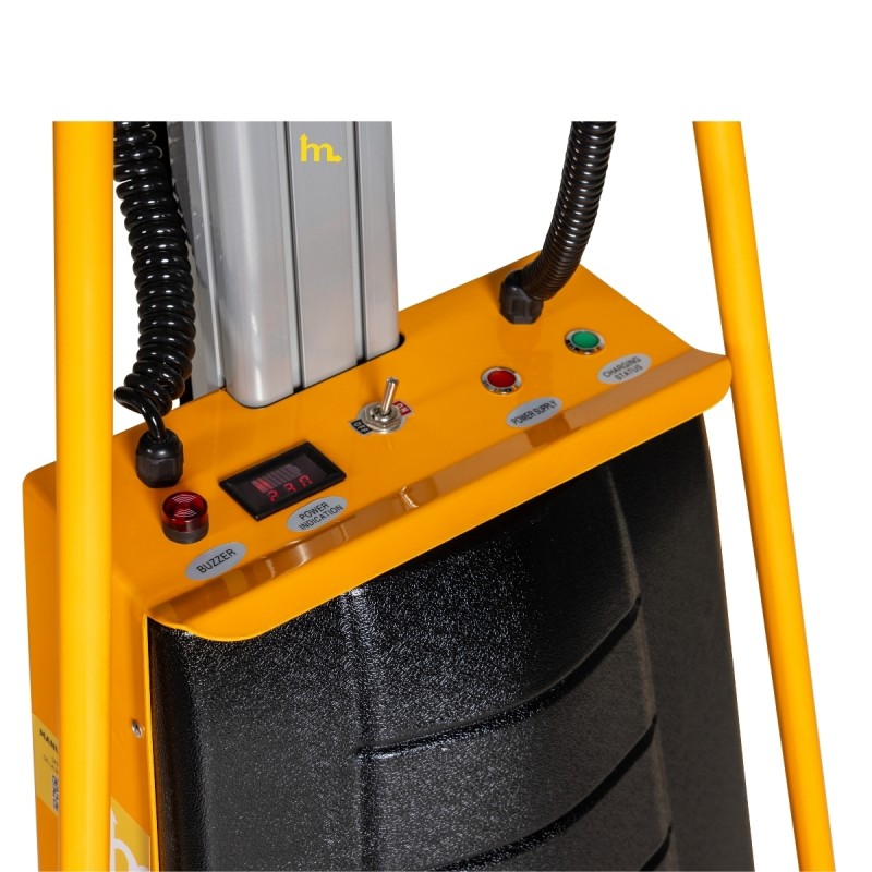 Zoom sobre el panel de control del Apilador Semi Eléctrico 150Kg - Puesto de trabajo