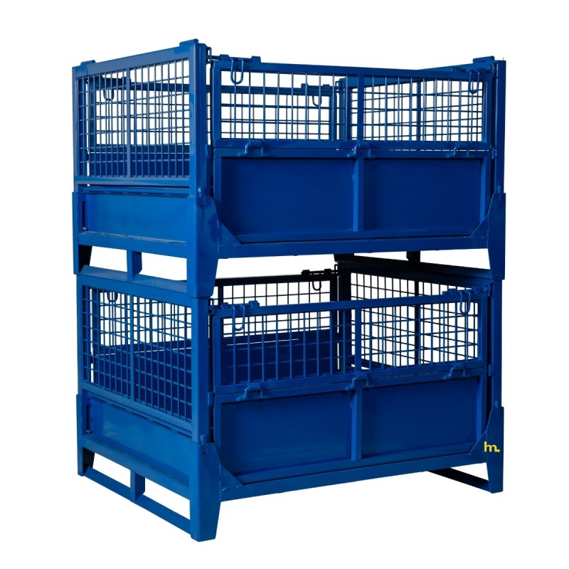 Contenedores de malla metálicas con travesaños apilados