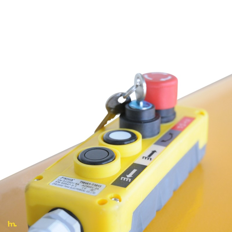 Zoom al mando de la Mesa elevadora 2500 kg - plataforma: 1830x1220 mm